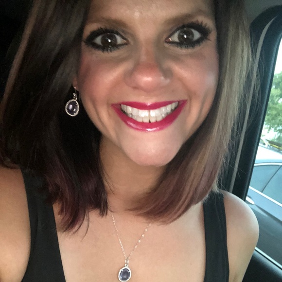 Meet your Posher, Whitney - Picture 1 of 1